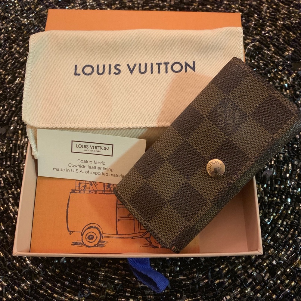Louis Vuitton 4 key holder